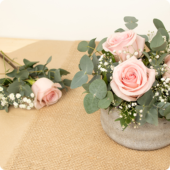 Arreglo Terciopelo de rosa — rosas, gypsophila y eucalipto 3